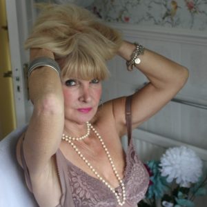 Léna - rencontre-MILF-Bordeaux