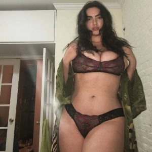 Même en robe de mariée, j’ai envie d’un mec Lucile - rencontre-MILF-Villeurbanne