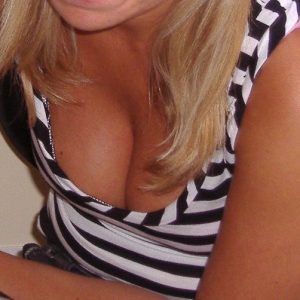 Couvre-feu chaud, mais pas de petite culotte Lola - rencontre-Milf-Grenoble
